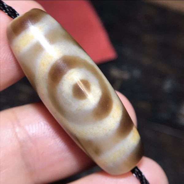 Screenshot 天地眼中眼天珠,尺寸13*37。Heaven & Earth Dzi Bead (13x37mm).