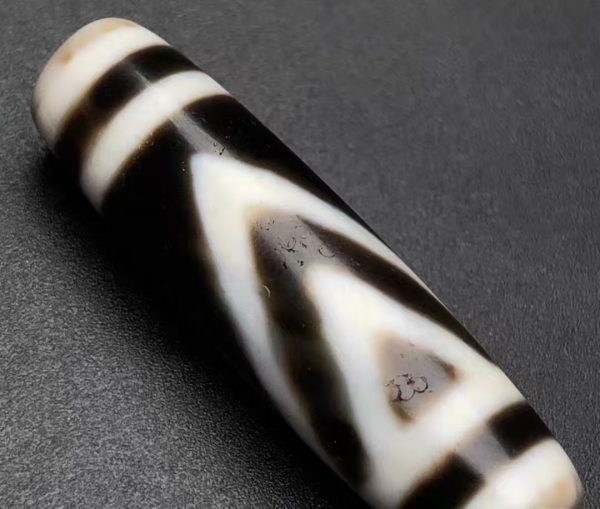 One-Eye Mountain-Backed Dzi Bead，41x9mm