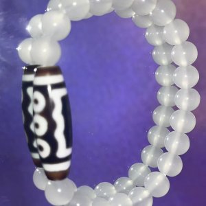 49 Five eyes Dzi and Hetian jade Bracklace