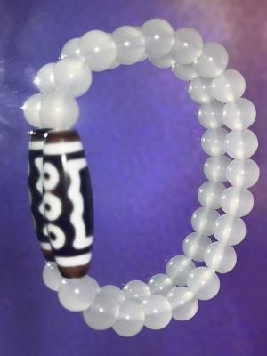 49 Five eyes Dzi and Hetian jade Bracklace