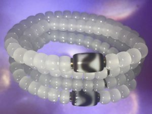 48 The Double-Layer Tiger Tooth and Hetian jade Bracelet