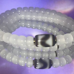 48 The Double-Layer Tiger Tooth and Hetian jade Bracelet